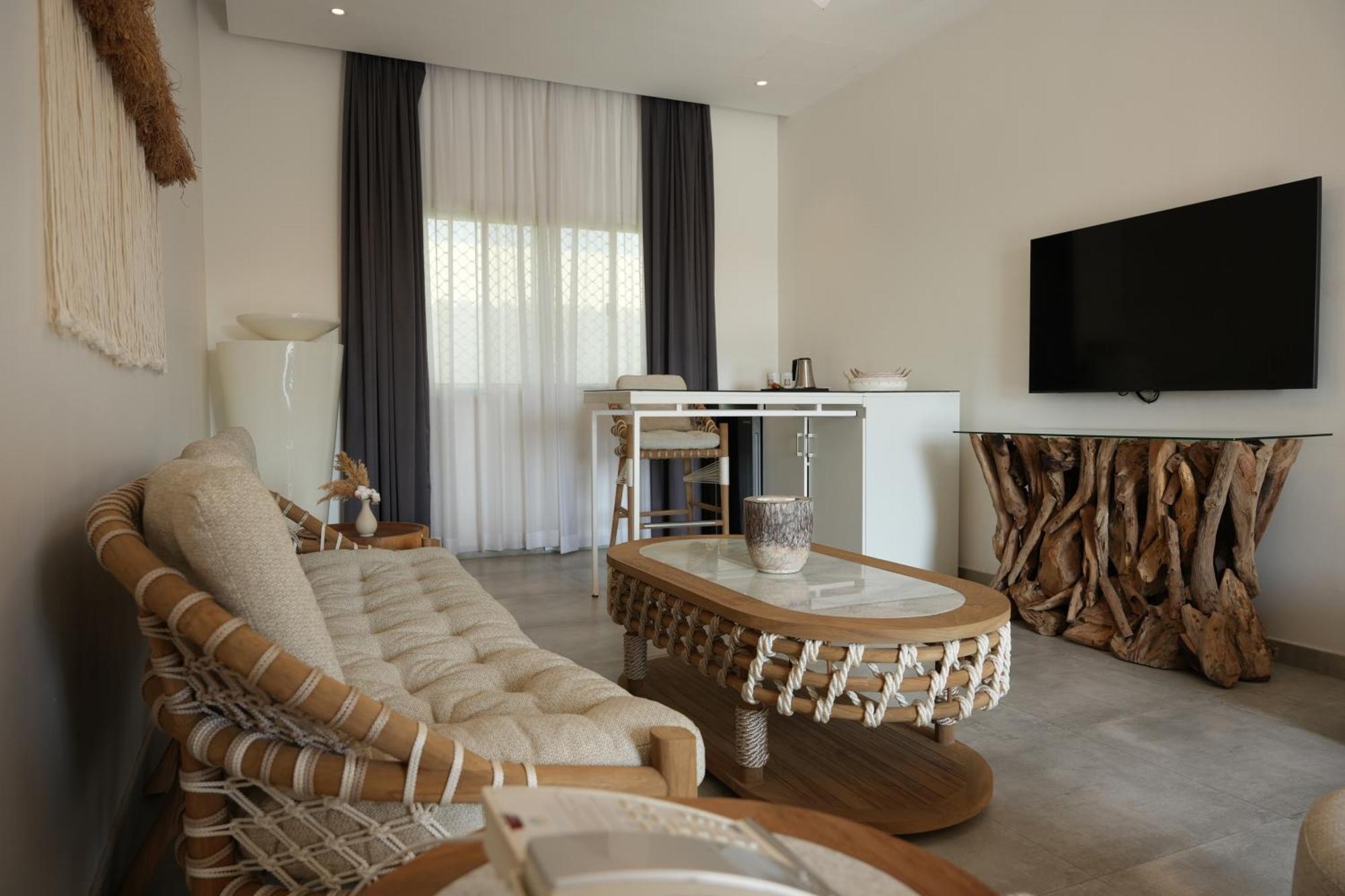 Umm Al Quwain Beach Hotel Bagian luar foto